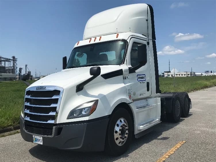 2020 Freightliner Cascadia in Evansville, IN — photo 3