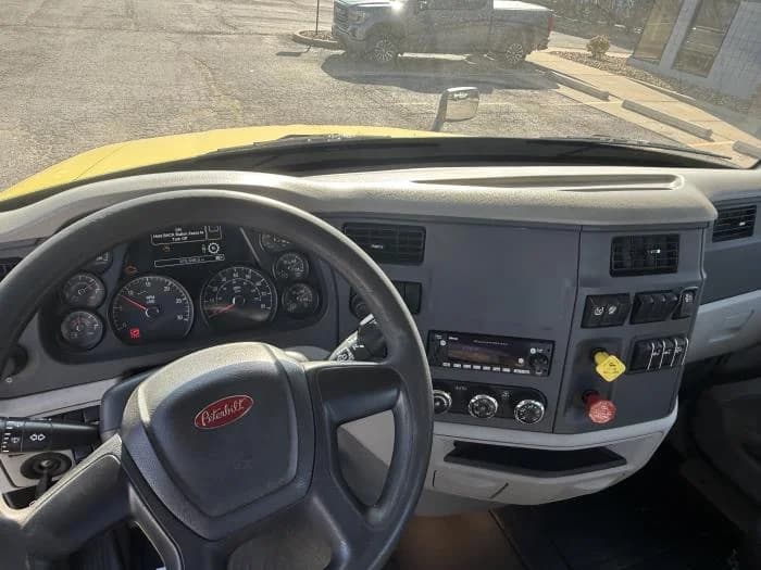 2021 Peterbilt 579 in St. Peters, MO — photo 13