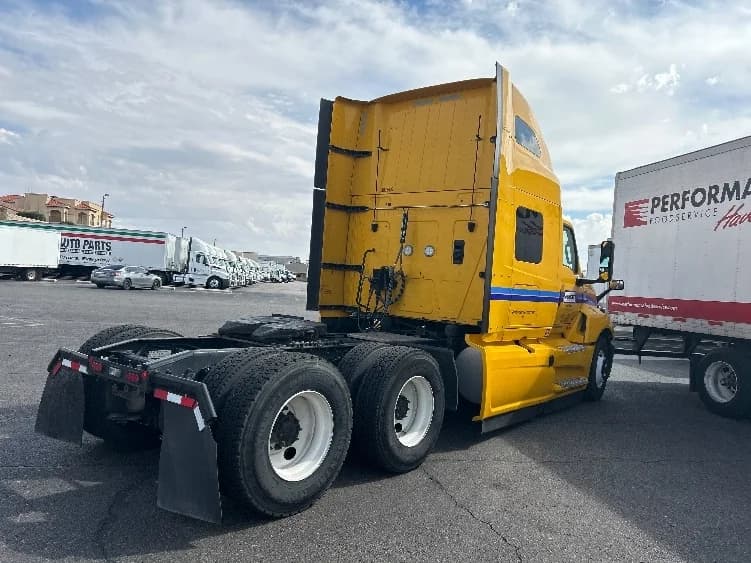 2022 International LT in El Paso, TX — photo 7