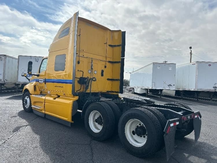 2022 International LT in El Paso, TX — photo 5