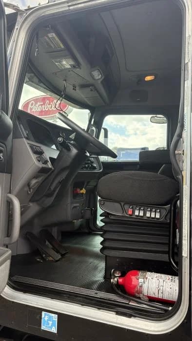2022 Peterbilt 389 in Jacksonville, FL — photo 11