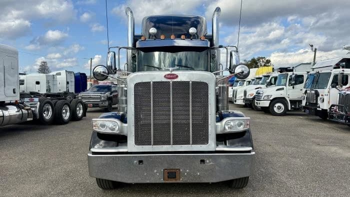 2022 Peterbilt 389 in Jacksonville, FL — photo 9