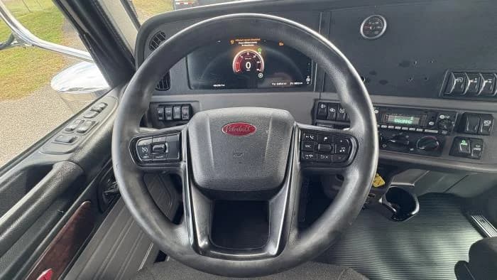 2022 Peterbilt 389 in Jacksonville, FL — photo 20