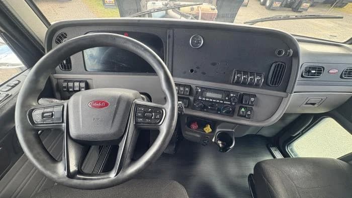 2022 Peterbilt 389 in Jacksonville, FL — photo 19