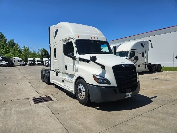 2020 Freightliner Cascadia in Moberly, MO