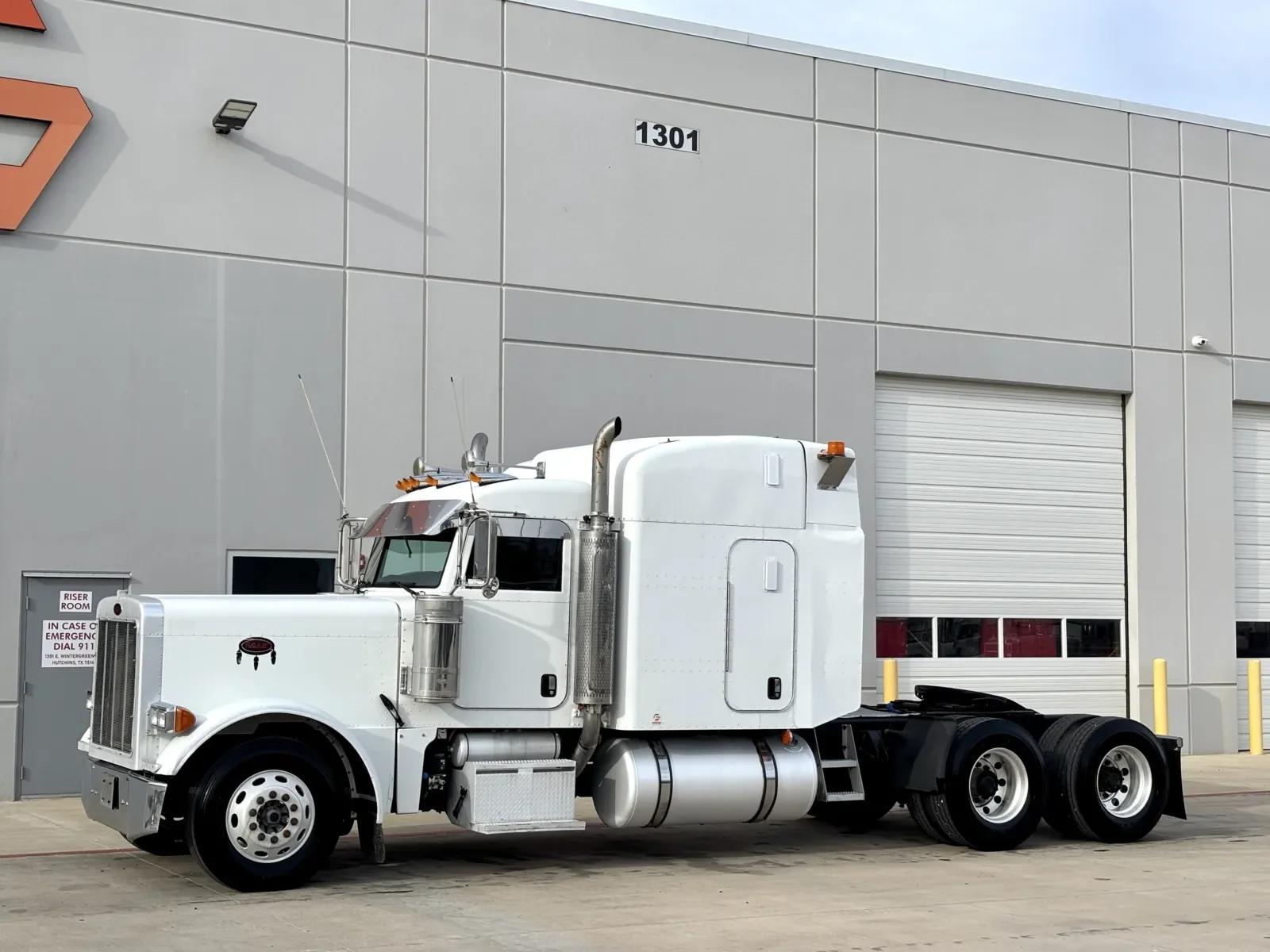 2006 Peterbilt 379 in Hutchins, TX — photo 2