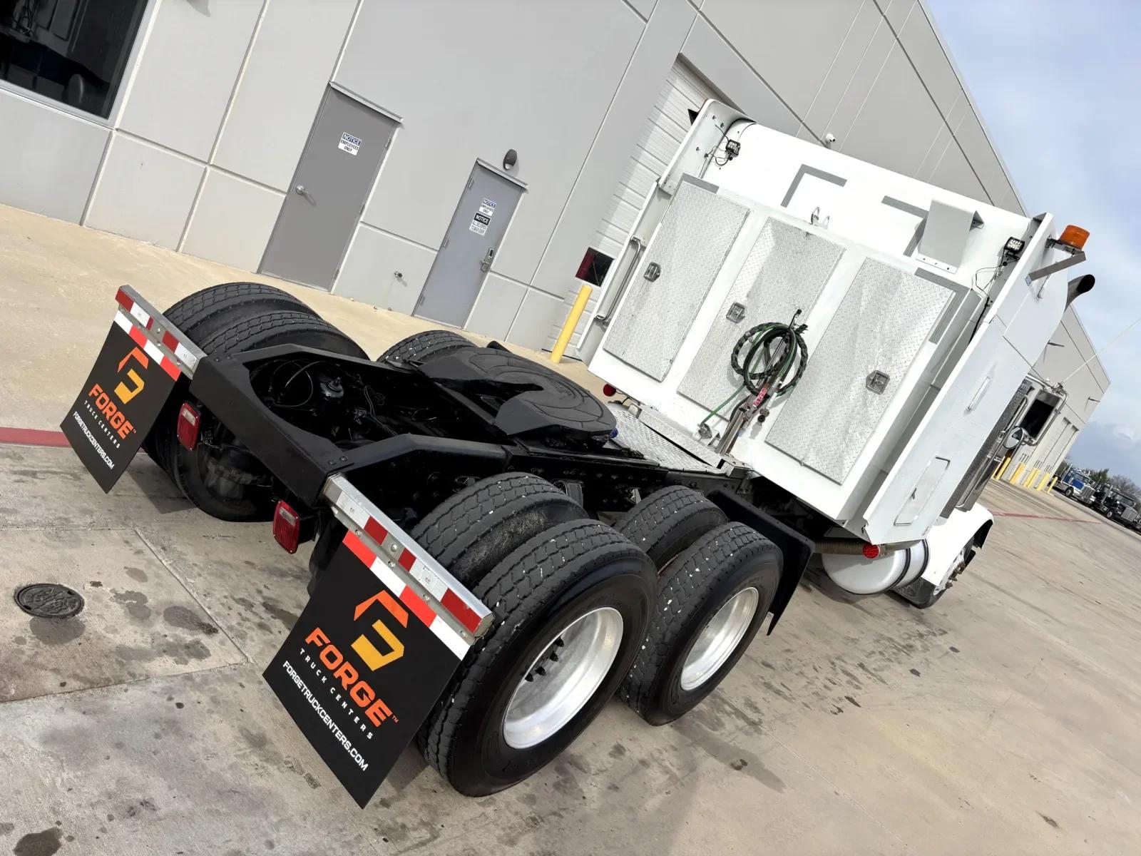 2006 Peterbilt 379 in Hutchins, TX — photo 11