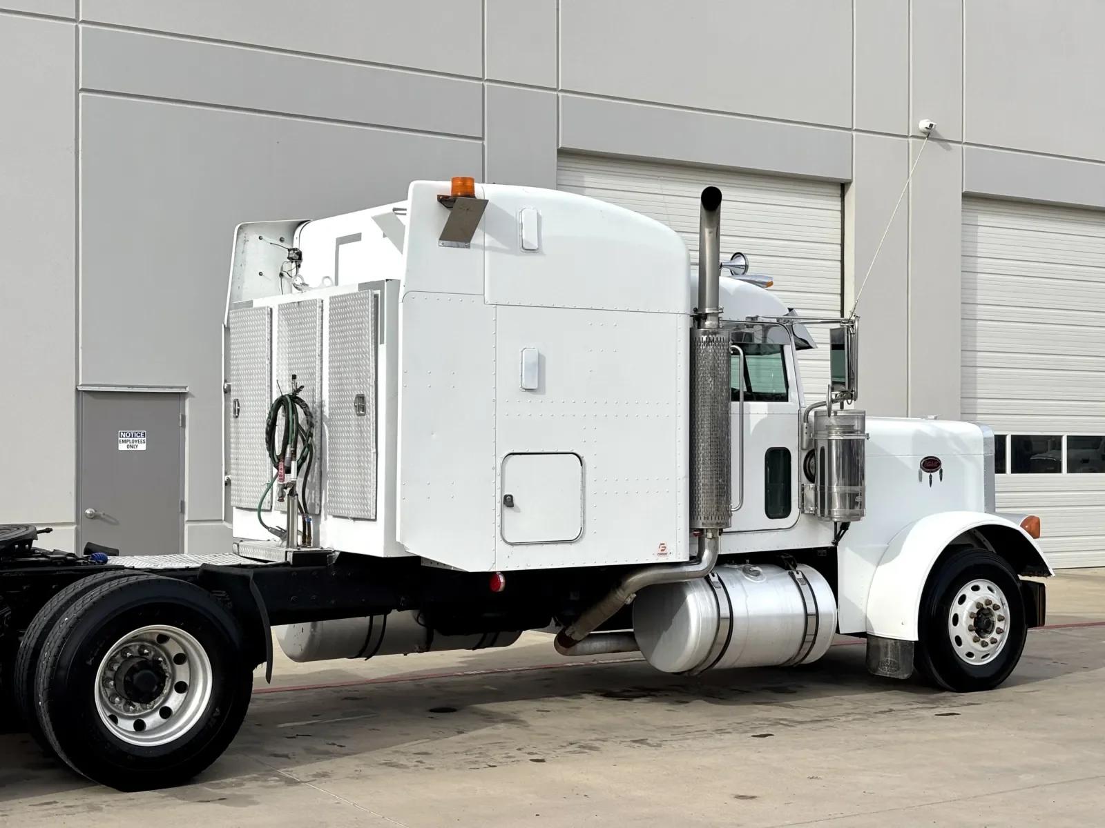 2006 Peterbilt 379 in Hutchins, TX — photo 7