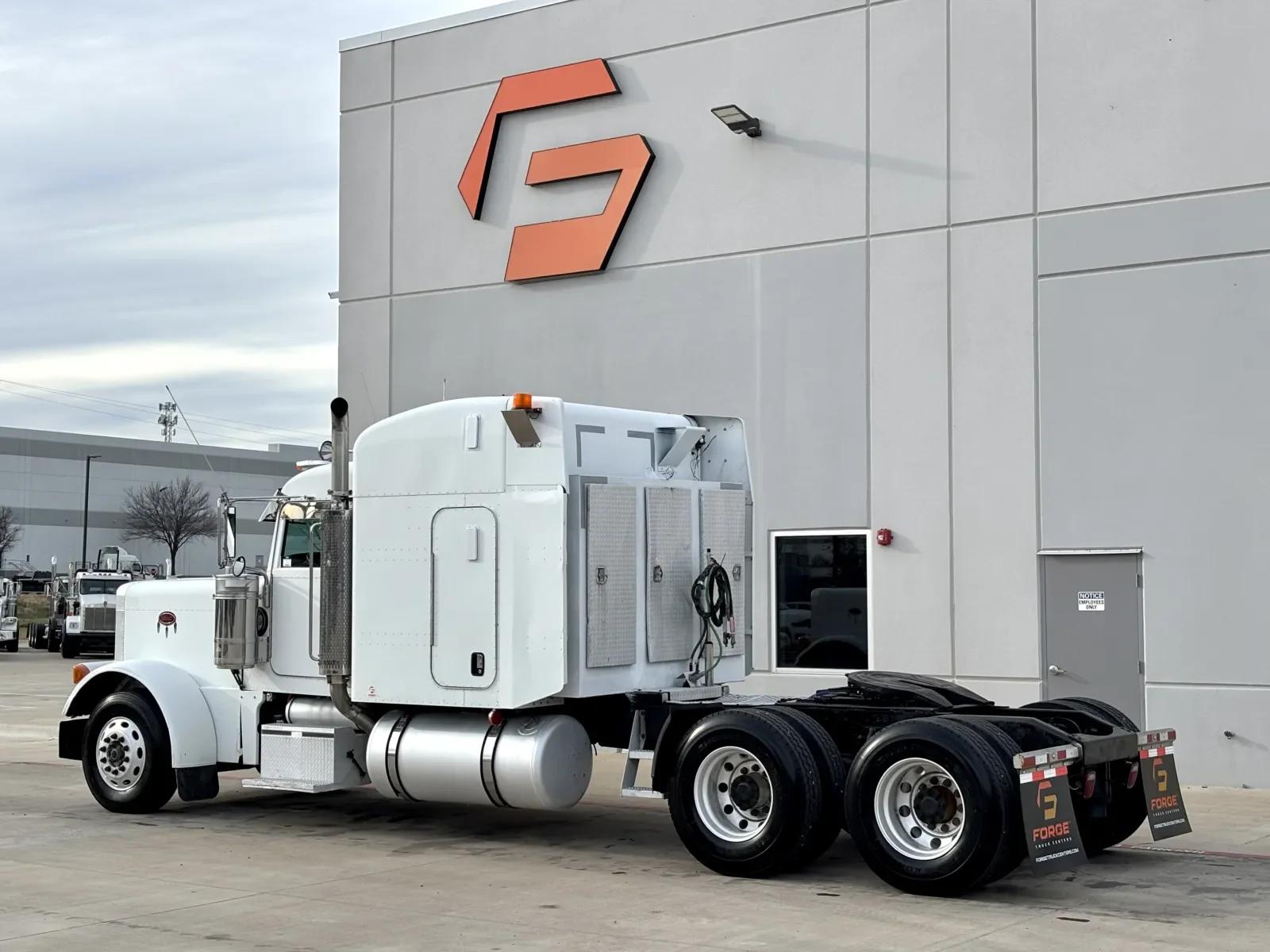 2006 Peterbilt 379 in Hutchins, TX — photo 6