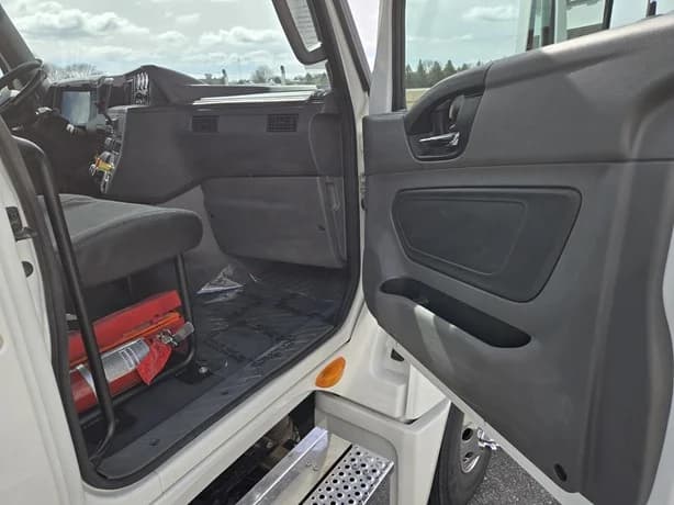 2024 International LT in MN — photo 21