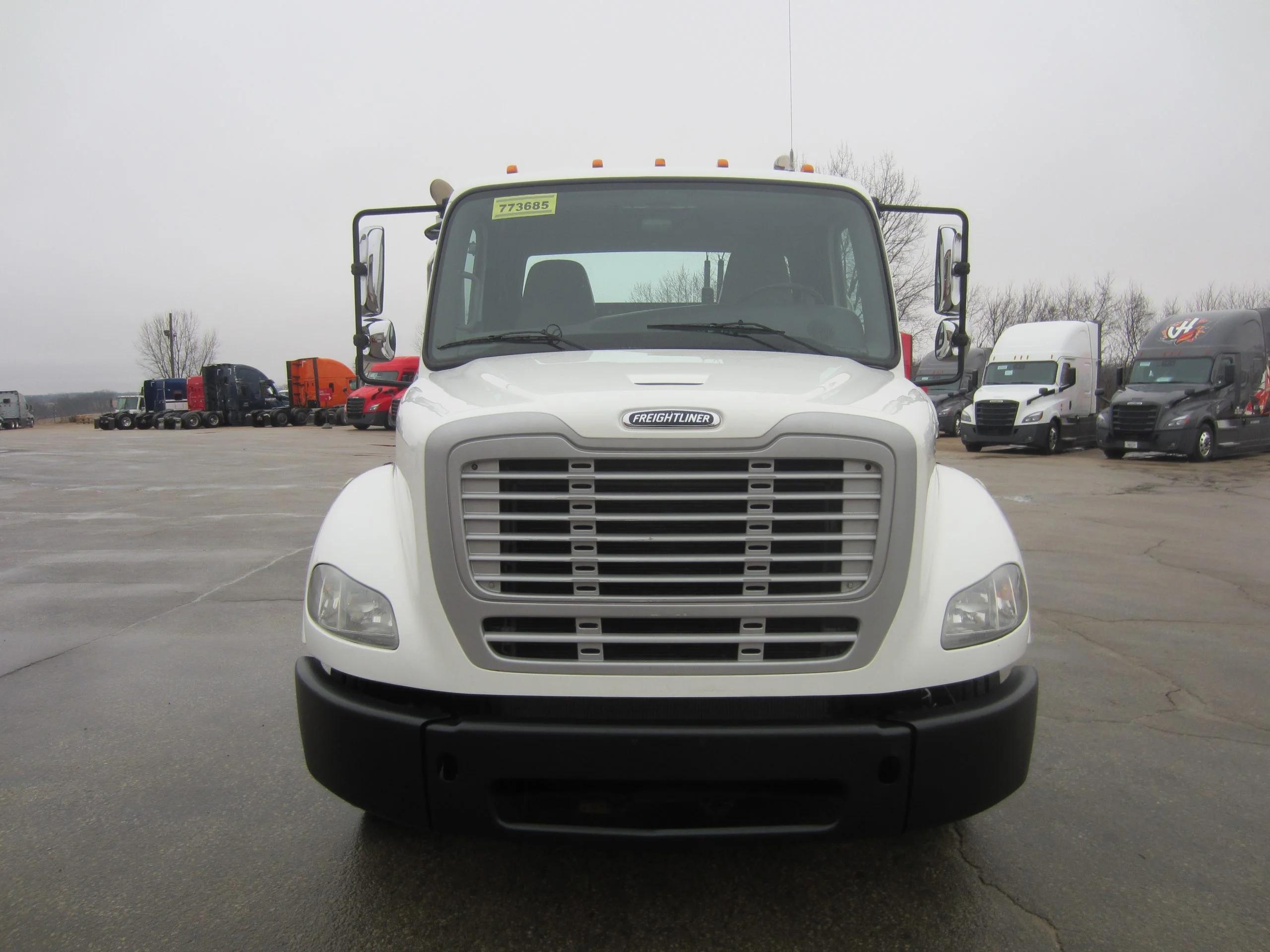 2018 Freightliner M2 112 — photo 4