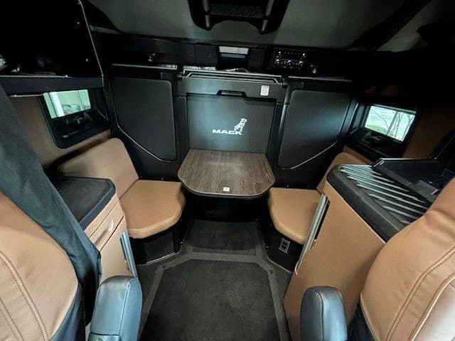 2026 Mack Pinnacle in London, OH — photo 8
