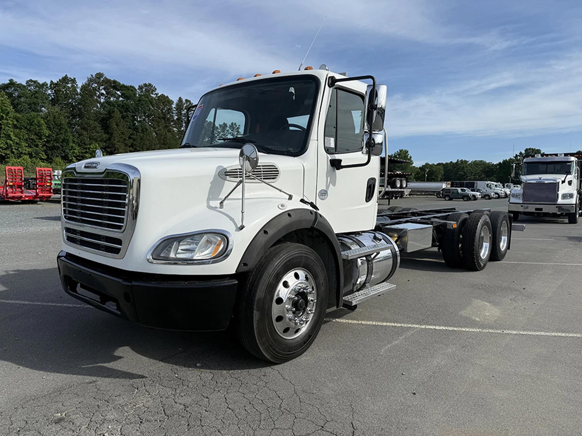 2019 Freightliner M2 106