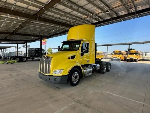 2021 Peterbilt 579 in San Antonio, TX — photo 2
