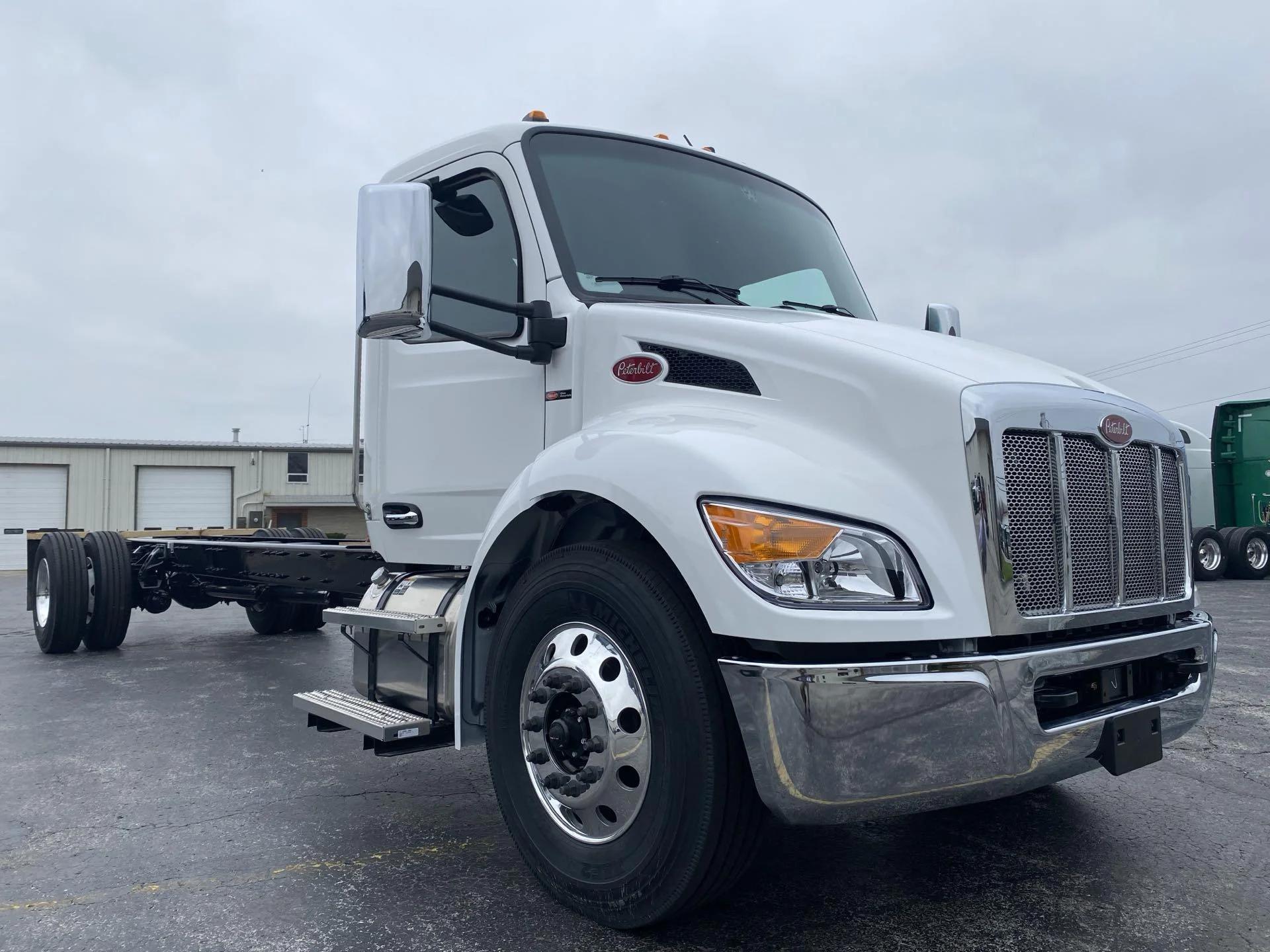 2025 Peterbilt 536 in Findlay, OH — photo 2