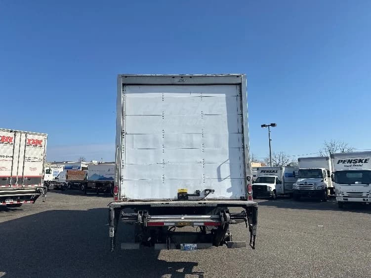 2019 Hino 268 in West Babylon, NY — photo 7