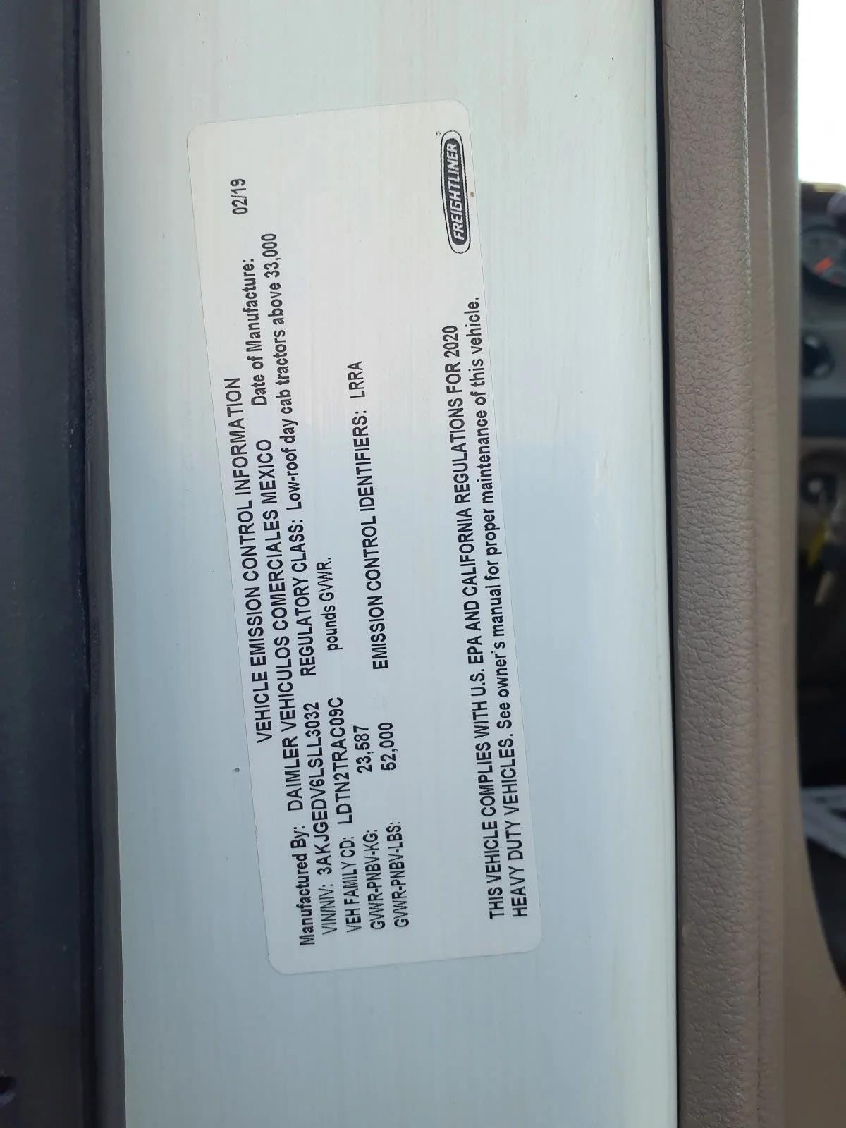2020 Freightliner Cascadia in Oak Creek, WI — photo 11