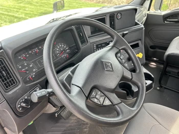 2025 International LT — photo 9