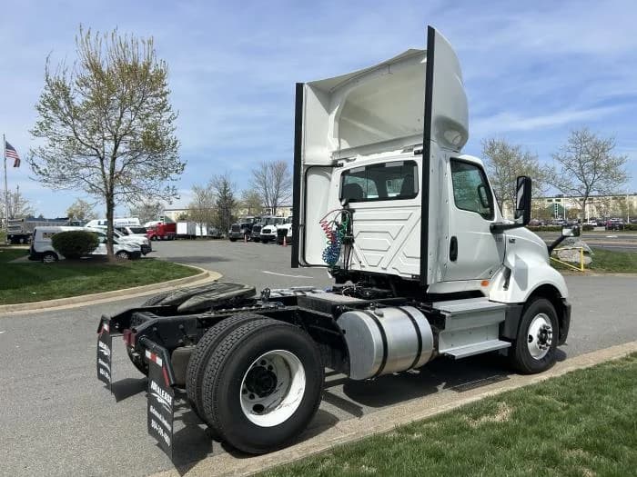2025 International LT — photo 7