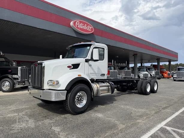 2025 Peterbilt 567