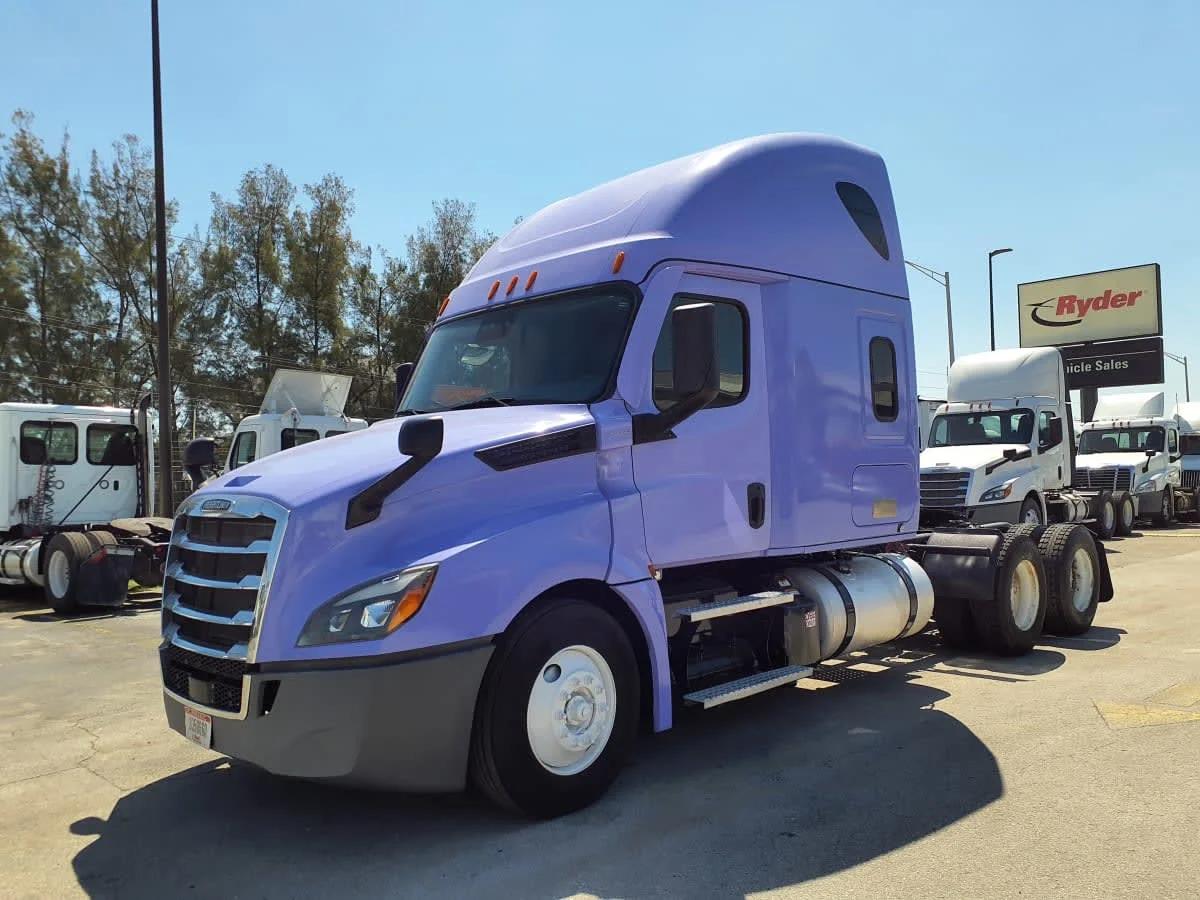 2023 Freightliner Cascadia in Miami, FL