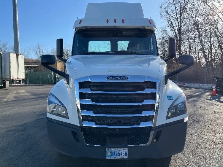 2019 Freightliner Cascadia in Parsippany, NJ — photo 2