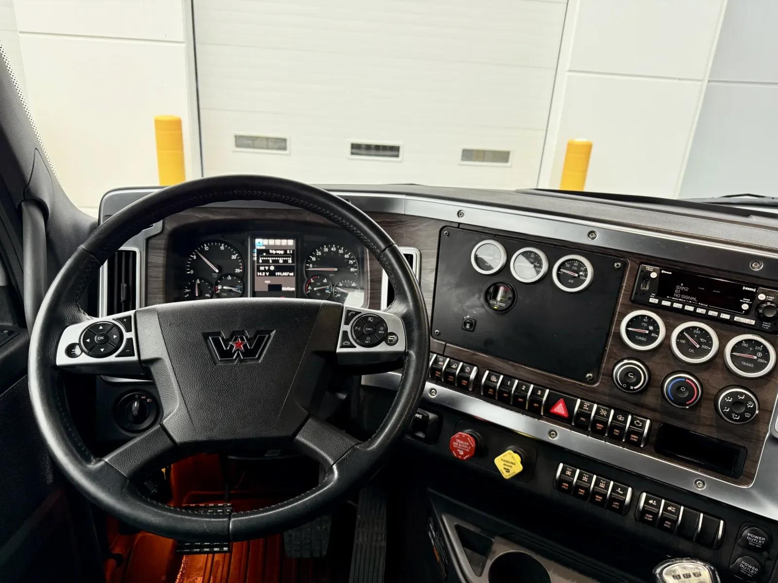 2024 Western Star 49X in New Lenox, IL — photo 16
