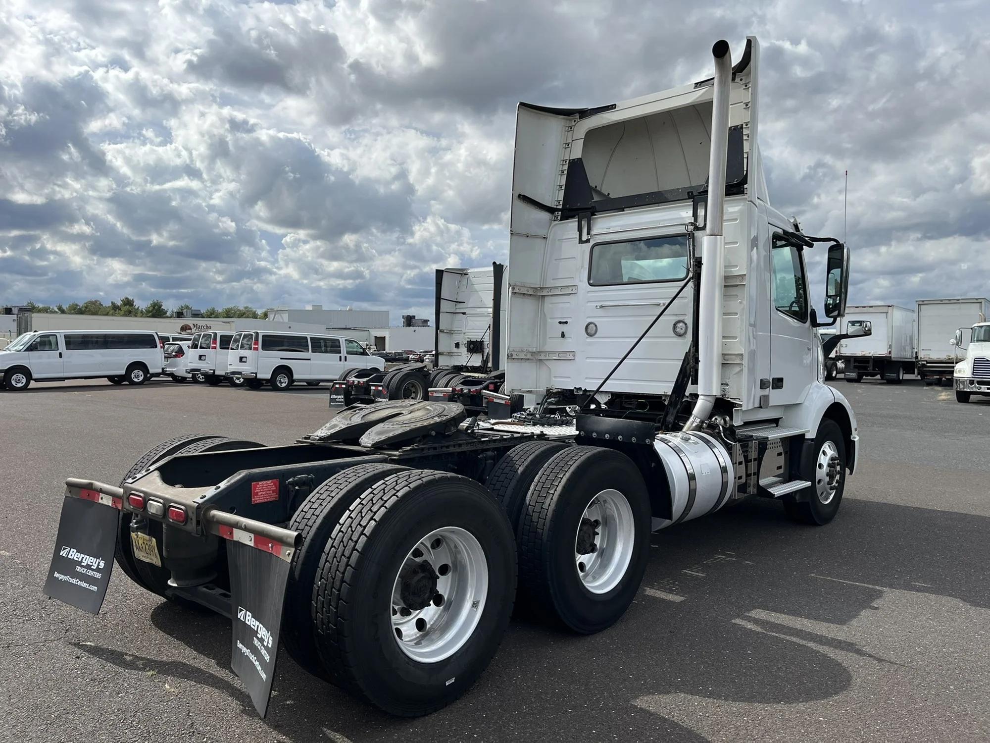 2019 Volvo VNR 640 — photo 4