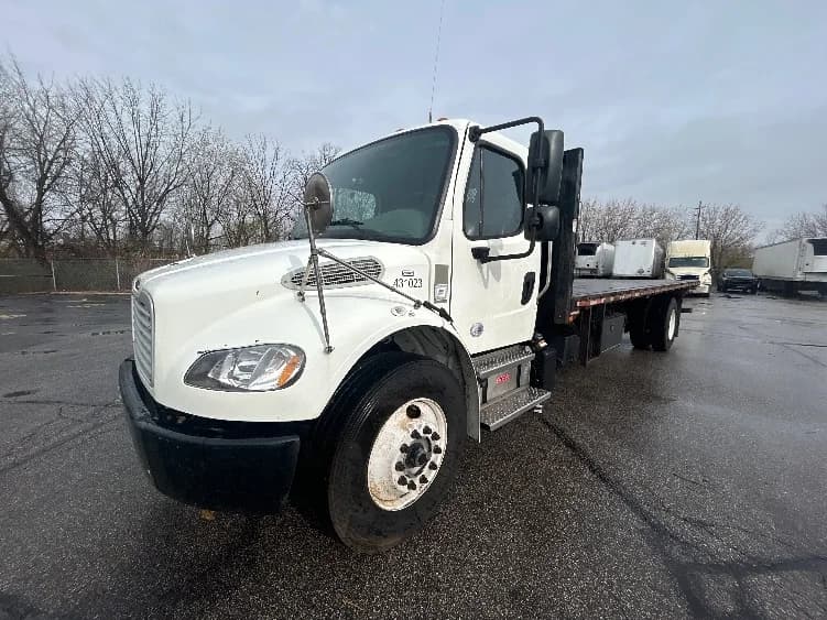 2022 Freightliner M2 106 in Middlefield, OH — photo 3
