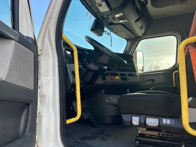 2020 Freightliner Cascadia in Anderson, SC — photo 9