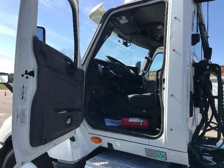 2018 International LT in Newport News, VA — photo 9