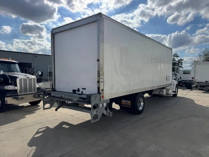 2020 Peterbilt 337 in Orlando, FL — photo 6