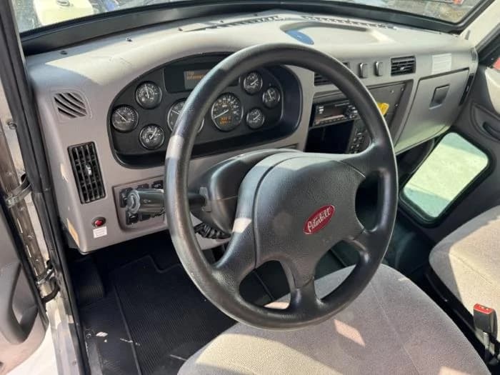 2020 Peterbilt 337 in Orlando, FL — photo 22