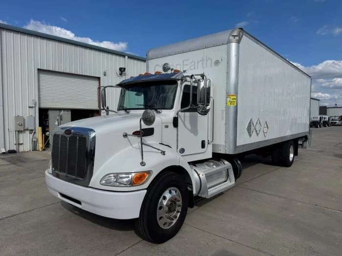 2020 Peterbilt 337 in Orlando, FL — photo 2
