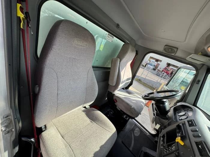 2020 Peterbilt 337 in Orlando, FL — photo 28