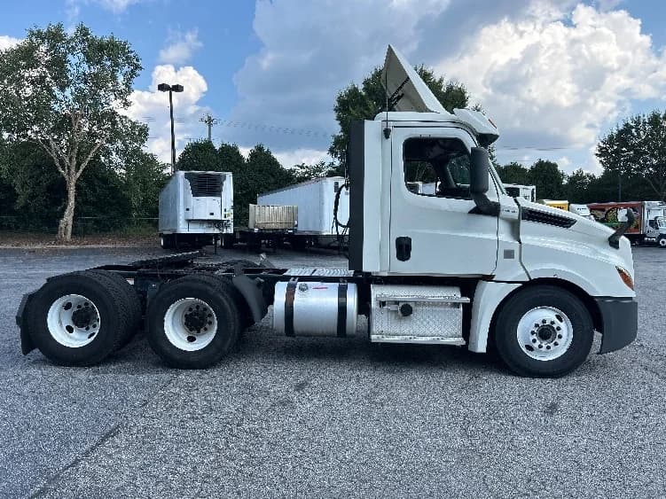 2018 Freightliner Cascadia in Atlanta (Forest Park), GA — photo 8