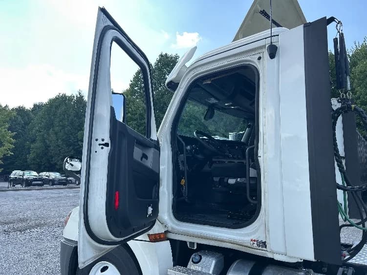 2018 Freightliner Cascadia in Atlanta (Forest Park), GA — photo 9