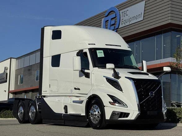 2025 Volvo VNL 860 in Fontana, CA
