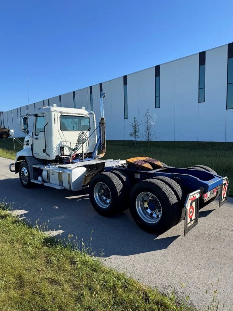 2016 Mack Pinnacle in Ankeny, IA — photo 4