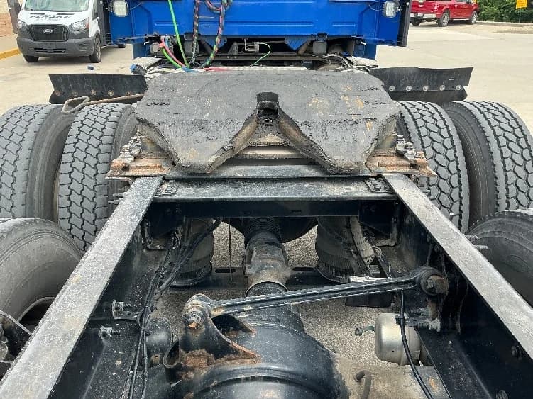 2019 Volvo VNL 300 in Indianapolis, IN — photo 6