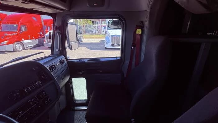 2022 Peterbilt 389 in Jacksonville, FL — photo 18