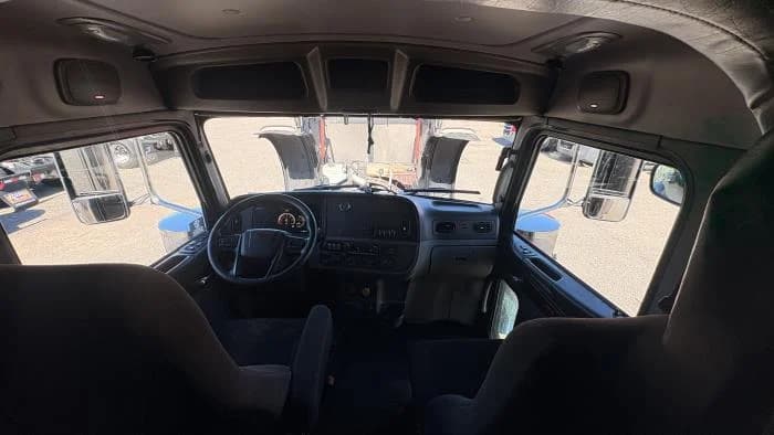 2022 Peterbilt 389 in Jacksonville, FL — photo 34