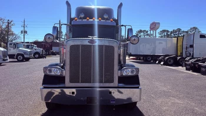 2022 Peterbilt 389 in Jacksonville, FL — photo 9