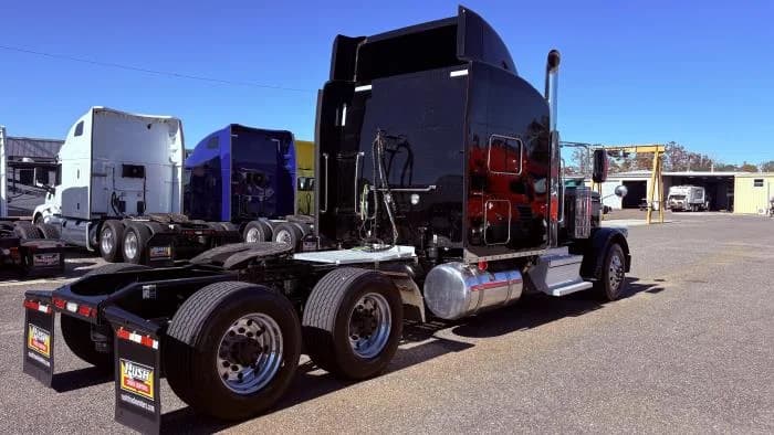 2022 Peterbilt 389 in Jacksonville, FL — photo 6
