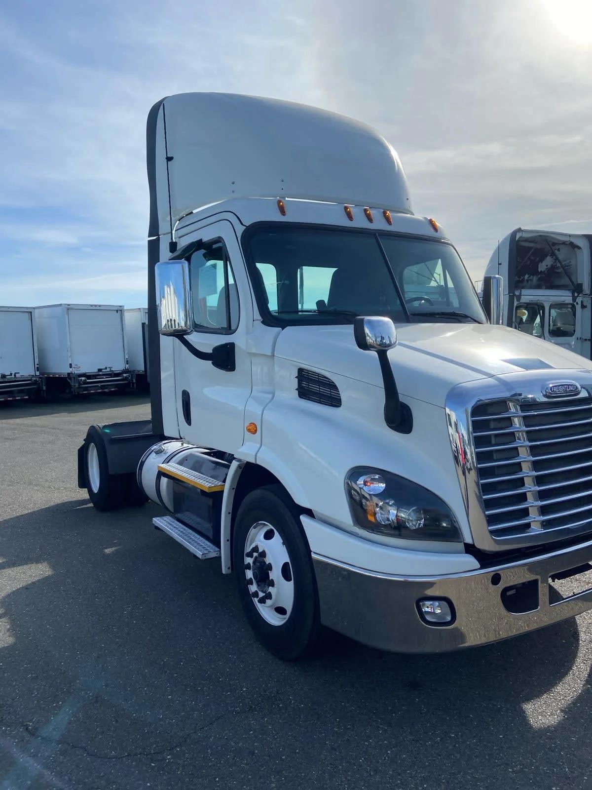 2018 Freightliner Cascadia in West Sacramento, CA — photo 3