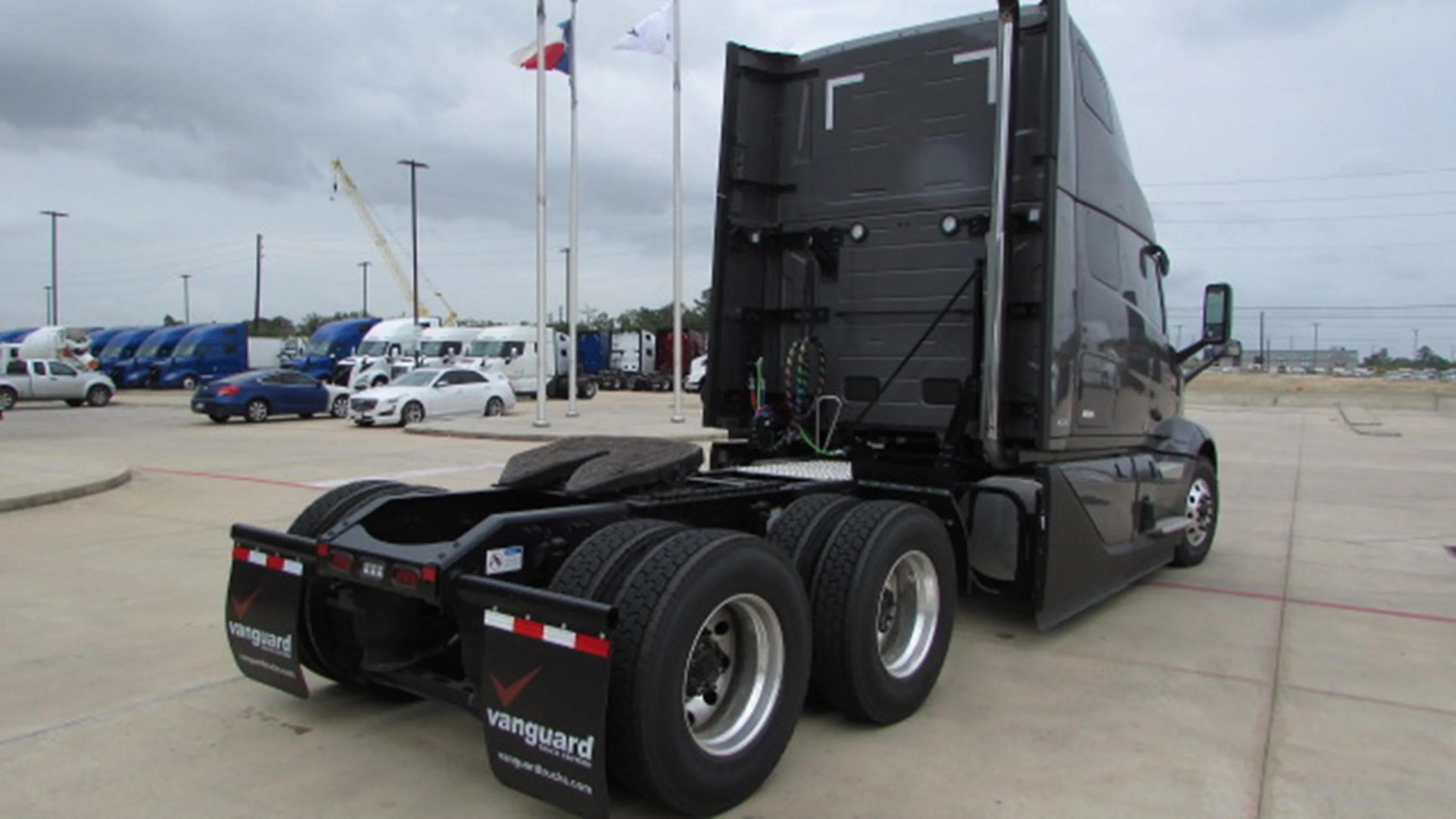 2026 Volvo VNL 860 in HOUSTON, TX — photo 5
