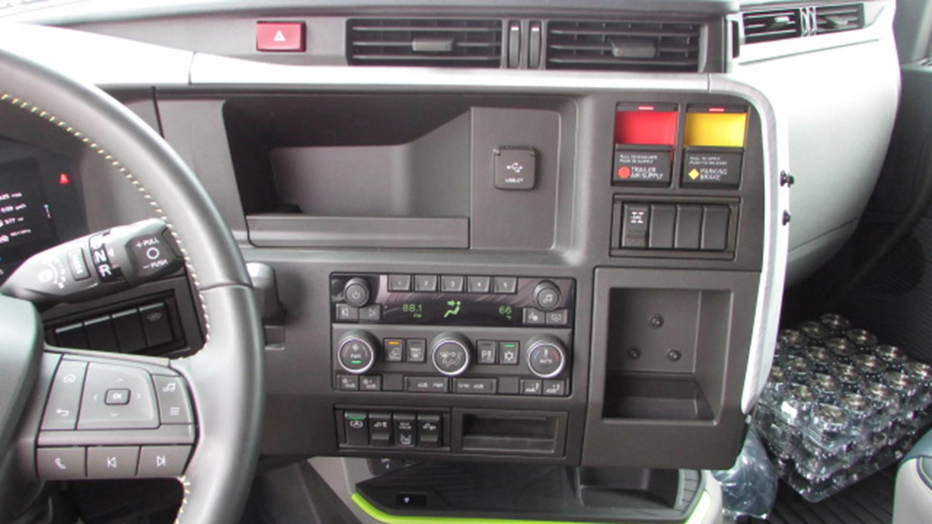 2026 Volvo VNL 860 in HOUSTON, TX — photo 22
