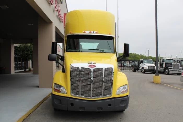2021 Peterbilt 579 in Nashville, TN — photo 3