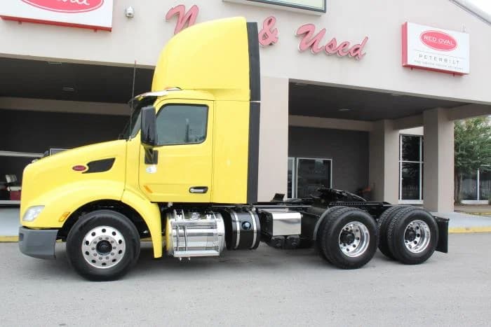 2021 Peterbilt 579 in Nashville, TN — photo 4