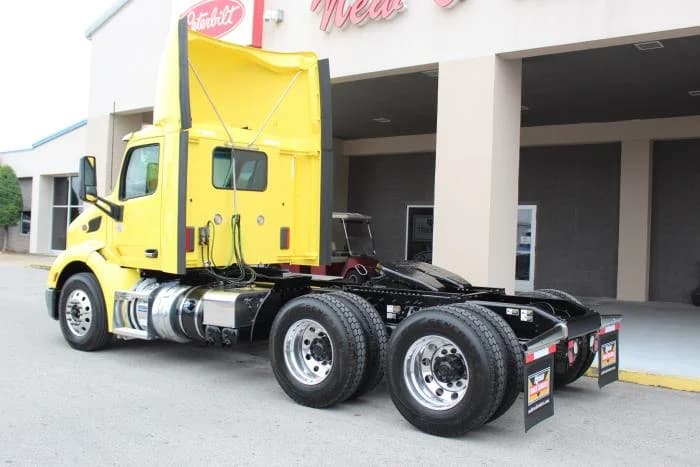 2021 Peterbilt 579 in Nashville, TN — photo 5